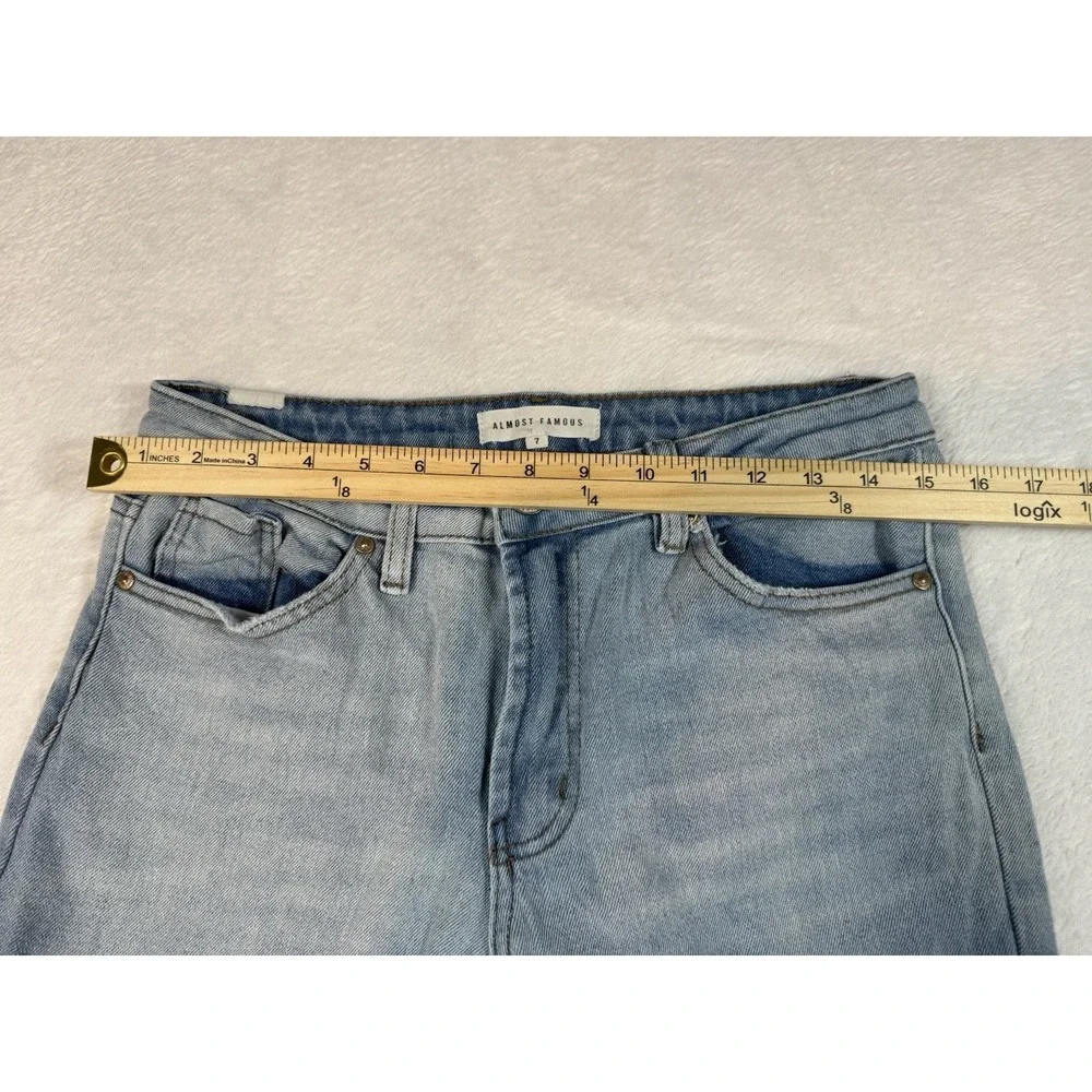 Almost Famous Jeans Women's VTG Sz 7 Flare 99% Cotton Light Wash Normcore Trendy